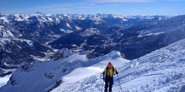 Subiendo a La Blanche 2953m con esquís desde Pelvoux