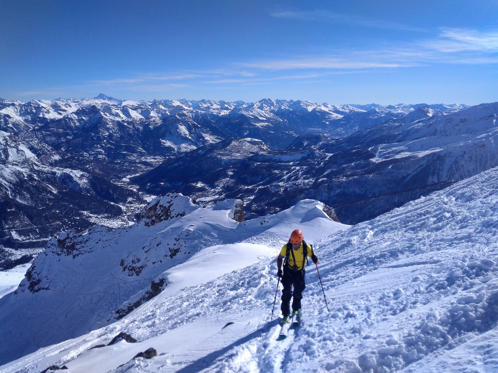 Subiendo a La Blanche 2953m con esquís desde Pelvoux